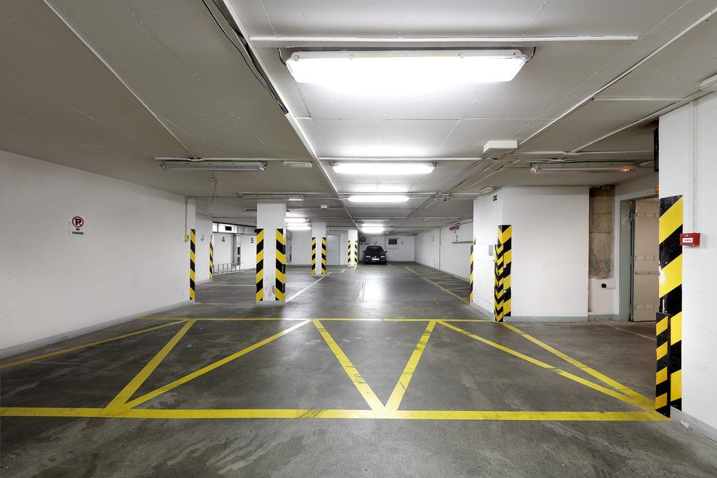 Eurostars Thalia Praga Exterior foto Parking garage